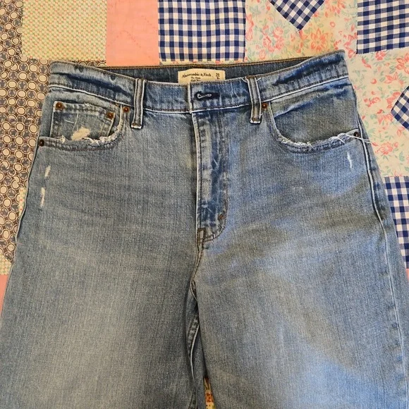 Abercrombie Classic Fit Mom High Rise Jeans | Size 28 - Picture 4 of 6